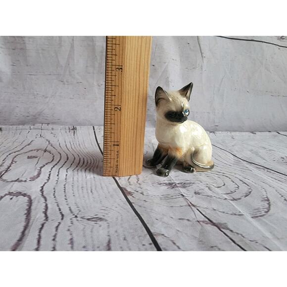 Vintage Blue Eyed Winking Siamese Cat Figurine Ceramic - Picture 4 of 6